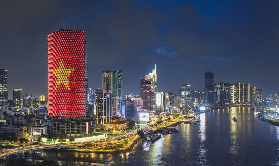 Khu vực bến Bạch Đằng lung linh về đêm. Ảnh: TTXVN.