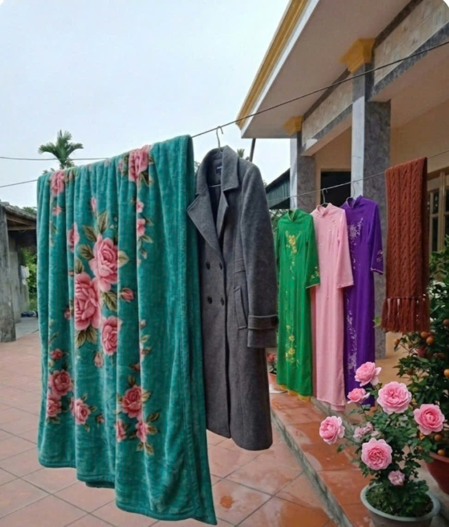 Hong nắng ngày xuân là hong lại những ký ức, hong lên niềm tin và sự ấm áp trong mỗi con người. Ảnh: Thanh Hoà.