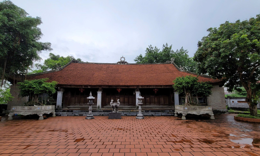 Đình Nhân Lý có một gian thờ riêng dành cho các nhà khoa bảng.