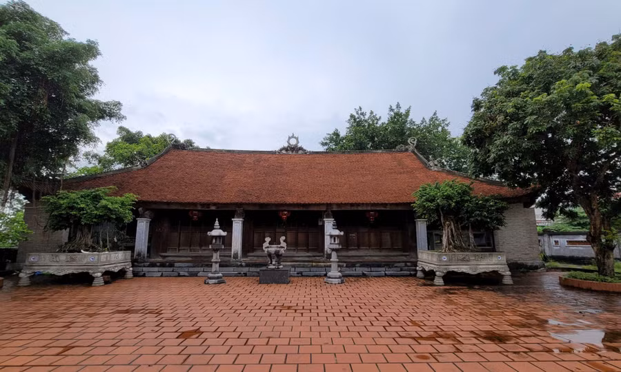 Đình Nhân Lý có một gian thờ riêng dành cho các nhà khoa bảng.