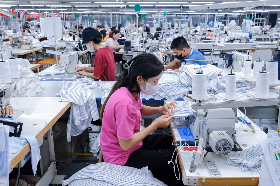 Công nhân làm việc tại các nhà máy về may mặc tại Bắc Ninh.