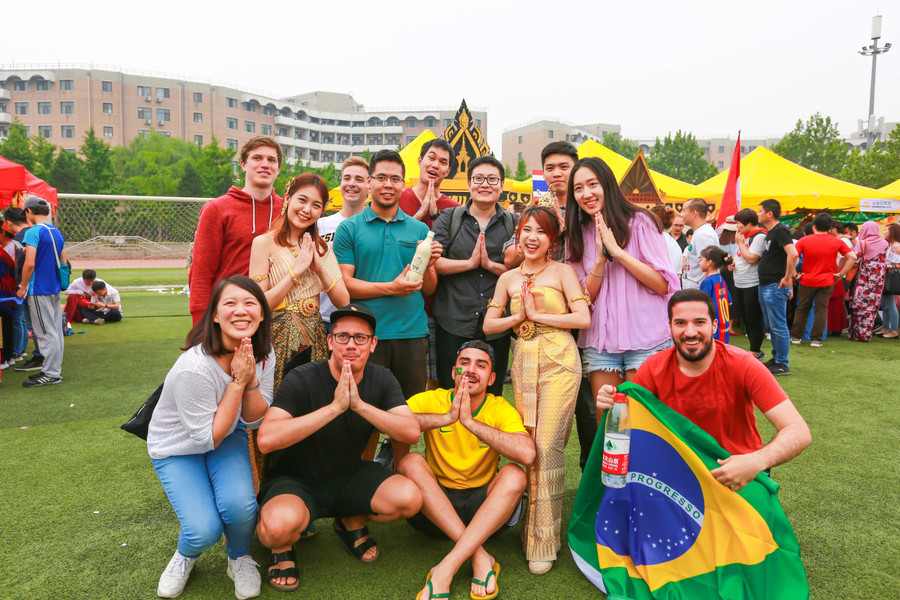 Sinh viên quốc tế học tập tại Đại học Thanh Hoa (Trung Quốc).