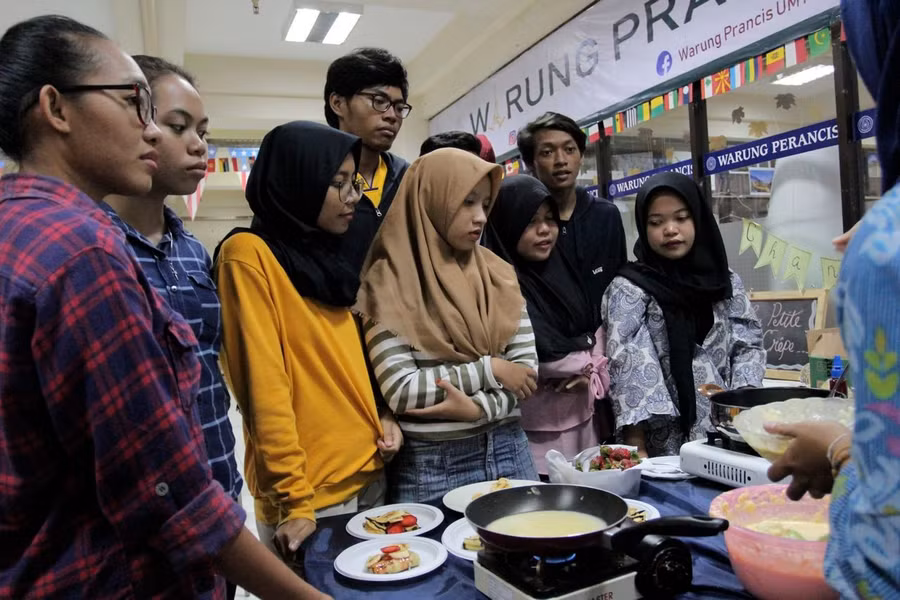 Giá suất ăn của sinh viên Pháp là 3,3 euro.