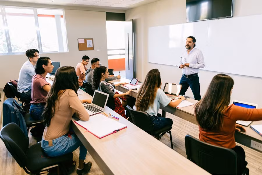 Lương thấp khiến ngành kỹ thuật mất dần sức hút tại Singapore.