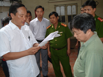 Bắt giữ chủ cây xăng "móc túi" khách hàng