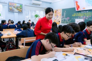 Cô giáo Nguyễn Thị Khánh Huyền - Giáo viên Lịch sử trường THCS Đoàn Thị Điểm (Hà Nội) trong giờ lên lớp.