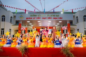 Hoạt động ngoại khóa gắn với hội nhập và giữ gìn bản sắc văn hóa cho học sinh