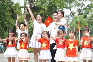 Người dân Hà Nội hòa nhịp không khí dịp đại lễ Quốc khánh 2/9