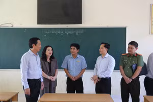 Lãnh đạo UBND Quảng Trị kiểm tra công tác chuẩn bị thi tốt nghiệp THPT.