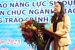 Bà Lê Thị Hương - Giám đốc Sở GD&ĐT Quảng Trị khẳng định tầm quan trọng của việc chuyển đổi số.