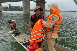 Lực lượng CSGT Công an tỉnh Quảng Trị tăng cường kiểm tra, xử lý các phương tiện giao thông đường thủy không đảm bảo hoạt động.