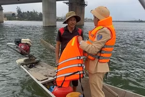 Lực lượng CSGT Công an tỉnh Quảng Trị tăng cường kiểm tra, xử lý các phương tiện giao thông đường thủy không đảm bảo hoạt động.