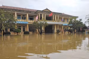 Trường TH&THCS Hải Hòa (xã Nam Hải Lăng) nằm ở vùng thấp trũng nên thường bị ngập. (Ảnh minh họa)
