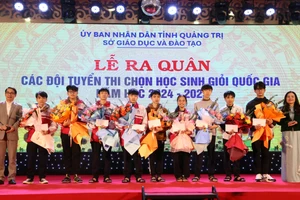 Lãnh đạo Sở GD&ĐT tỉnh Quảng Trị gặp mặt học sinh dự thi học sinh giỏi năm học 2024-2025.