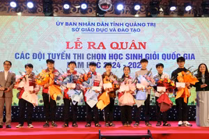 Lãnh đạo Sở GD&ĐT tỉnh Quảng Trị gặp mặt học sinh dự thi học sinh giỏi năm học 2024-2025.