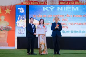 Nhà trường đón nhận Bằng khen của Bộ trưởng Bộ GD&ĐT vì đã có thành tích năm học 2022-2023.