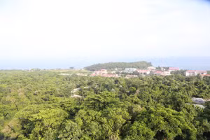 Đảo Cồn Cỏ được ví là "hòn ngọc xanh" giữa biển Đông.