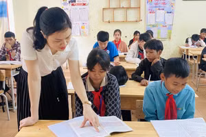 Cô Nguyễn Thị Thanh luôn sát cánh, đồng hành cùng học sinh.