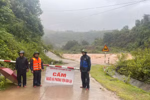 Mưa lớn gây ngập cục bộ tại các ngầm tràn ở miền núi Quảng Trị.