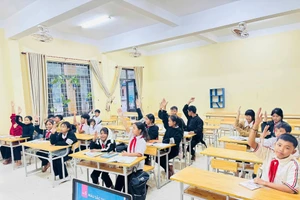 Học sinh vùng cao được động viên bằng các chính sách hỗ trợ học tập.