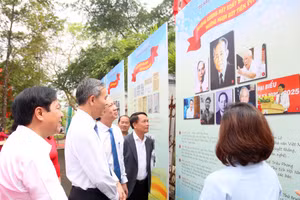 Các tư liệu, hiện vật trưng bày tại triển lãm.