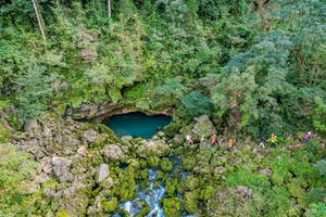 Cắm trại bên 'bể bơi vô cực' giữa thung lũng Ma Đa