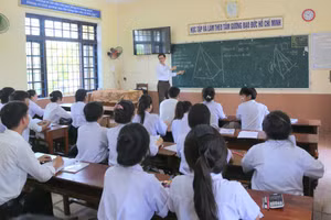 Thầy, cô các trường THPT ở Quảng Trị tăng tốc ôn tập cho học sinh khối 12.