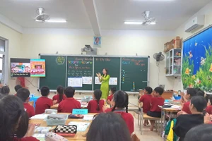 Tiết học ứng dụng công nghệ AI đầy sáng tạo do cô Hà đứng lớp. (Ảnh: NVCC)