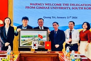 Trường THPT Triệu Phong (tỉnh Quảng Trị) và Trường Đại học Gimhae thống nhất nhiều nội dung hợp tác giáo dục. Ảnh: Chiếm Khang