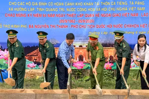 Khởi công xây nhà cho các hộ dân khó khăn.