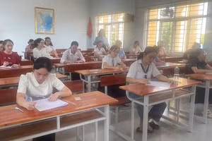 Các thí sinh dự tuyển bước vào kỳ tuyển dụng đợt 3.