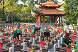 Tuổi trẻ Quảng Trị tri ân các Anh hùng liệt sĩ.