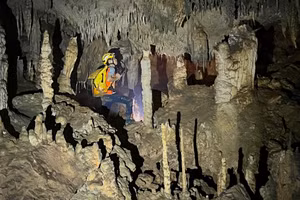 Các chuyên gia phát hiện nhiều hang động mới ở Phong Nha - Kẻ Bàng. Ảnh: VQG Phong Nha - Kẻ Bàng