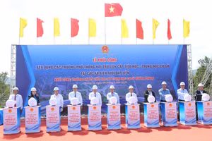 Nghi thức khởi công Trường nội trú Tiểu học và THCS Hướng Phùng.