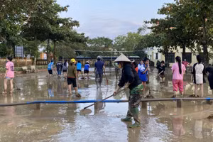 Các trường học ở Quảng Bình tập trung khắc phục hậu quả sau mưa lũ.