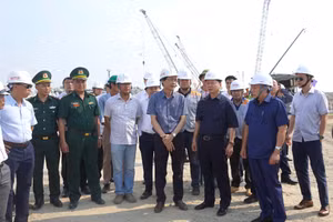 Phó Thủ tướng Trần Hồng Hà kiểm tra tiến độ các dự án trọng điểm tại Quảng Trị.