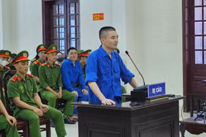 Tại phiên tòa, bị cáo Nguyễn Quốc Quân có hành vi quanh co, không thừa nhận hành vi phạm tội của mình.