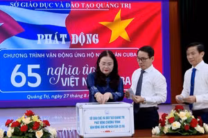 Cán bộ, nhân viên ngành Giáo dục Quảng Trị đồng hành cùng nhân dân Cuba.
