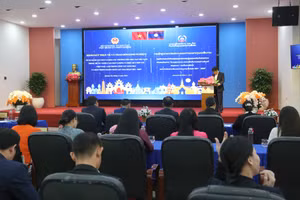 Hội thảo chia sẻ kinh nghiệm dành cho đoàn học viên tập huấn tự đánh giá trường tiểu học.