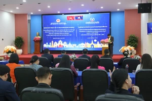 Hội thảo chia sẻ kinh nghiệm dành cho đoàn học viên tập huấn tự đánh giá trường tiểu học.