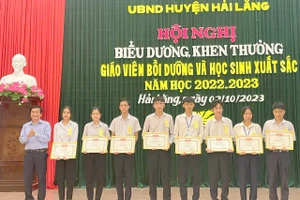Những gương mặt học sinh đạt thành tích trong các kỳ thi học sinh giỏi. Ảnh: Đ. Hùng