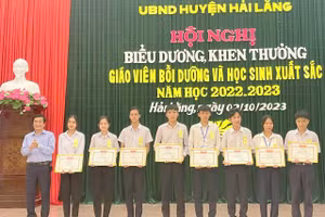 Những gương mặt học sinh đạt thành tích trong các kỳ thi học sinh giỏi. Ảnh: Đ. Hùng