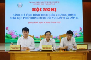 Lãnh đạo Sở GD&ĐT Quảng Bình chủ trì hội nghị.