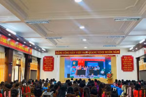 Lớp bồi dưỡng kỹ năng về công tác quản lý và chuyên môn cho giáo viên.