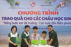 Biên phòng Quảng Trị kết nối trao 87 suất học bổng đến học sinh khó khăn