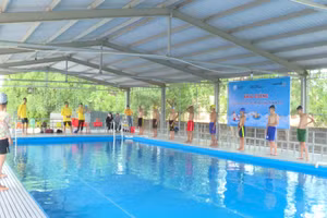 Lớp dạy bơi an toàn được tổ chức tại huyện Cam Lộ, Quảng Trị.