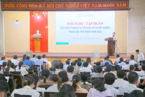 Gần 200 cán bộ quản lý, giáo viên tham gia tập huấn quy chế thi.