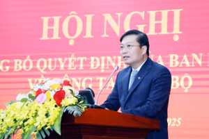 Ông Lê Hồng Vinh phát biểu nhận nhiệm vụ.