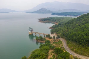 Công ty TĐQT phối hợp các đơn vị liên quan về đảm bảo an toàn đường thủy và định hướng khai thác tiềm năng du lịch sinh thái.