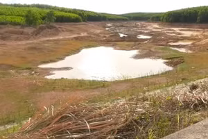 Doanh nghiệp bị phát hiện sai phạm khi triển khai nạo vét các hồ chứa nước ở huyện Hải Lăng. Ảnh: HT